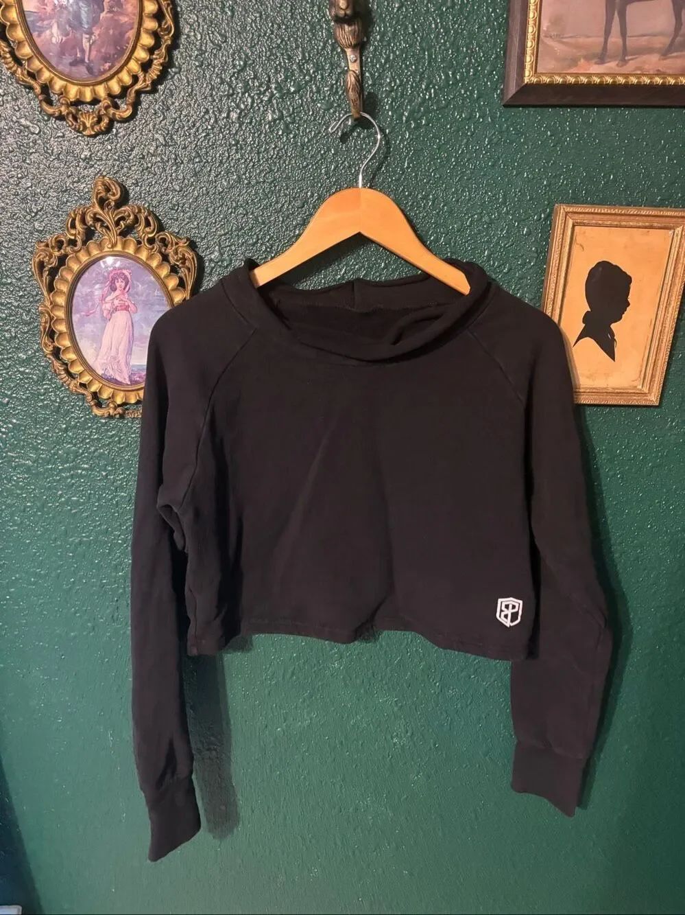 Born Primitive Cropped Black Athletic Mock Neck Crewneck Sz Medium